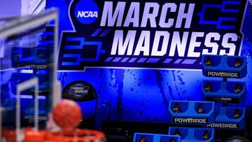 Monday night's title game features two teams that are searching for their National Championship in program history. Tip off is at on Monday night at 9:20 ET
