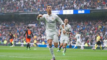 MADRID, SPAIN - APRIL 29: Cristiano Ronaldo of Real Madrid celebrares after scoring Real's opeing goal during the La Liga match between Real Madrid CF and Valencia CF at Estadio Santiago Bernabeu on April 29, 2017 in Madrid, Spain. (Photo by Denis Doyle/Getty Images)