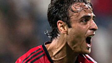 <b>RECUERDOS DE LA NOVENA. </B>Berbatov es uno de los que siguen en el Bayer Leverkusen del equipo que jugó la final contra el Madrid.