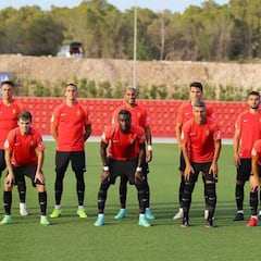 Luis García cita a 24 jugadores para el amistoso en Huesca