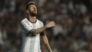 Argentina&#039;s Lionel Messi walks on the pitch in disbelief during a World Cup qualifying soccer match against Peru, at La Bombonera stadium in Buenos Aires, Argentina, Thursday, Oct. 5, 2017.(AP Photo/Natacha Pisarenko)