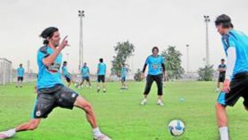 <b>EN SEVILLA. </b>La plantilla del Deportivo se ejercitó ayer en la ciudad deportiva del Sevilla para preparar un encuentro en el que se juega su futuro europeo. Lassad trabajó, pero tiene molestias. Puede ser baja en Huelva.