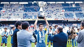 Eloy Pérez levantó el trofeo de Segunda con el Espanyol en 1994.
