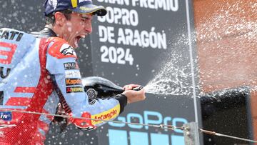 Marc Márquez celebra su primera victoria con Ducati en MotoGP, durante el GP de Aragón en MotorLand.