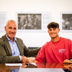 El Levante blinda a Xavi Grande