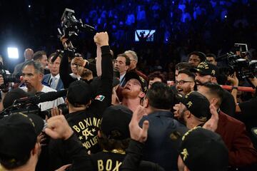 Tras vencer a Golovkin, 'Canelo' Ávarez festejó su triunfo.