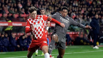 Soccer Football - LaLiga - Girona v Real Madrid - Estadi Montilivi, Girona, Spain - December 7, 2024 Girona's Ladislav Krejci in action with Real Madrid's Jude Bellingham REUTERS/Jon Nazca