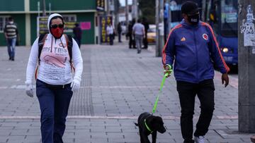 Ciudadanos colombianos en las calles de Bogotá