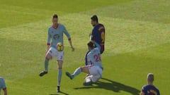 Luis Suárez dislocates Sergi Goméz shoulder inside a minute