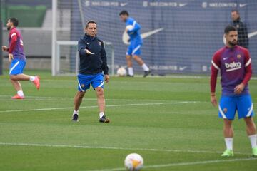 El primer entrenamiento con Sergi Barjuan en imágenes