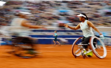 Tenis en silla de ruedas, dobles femeninos. Zhenzhen Zhu y Xiaohui Li de China durante el encuentro por la medalla de bronce que han disputado contra sus compatriotas Luoyao Guo d y Ziying Wang.