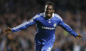 A los ocho minutos de empezar el partido de semifinales entre el Chelsea y el Barcelona, Essien aprovecha un  rechace con la zurda para marcar.