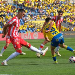 César Montes permanecerá en Almería pese a ofertas de la Liga MX