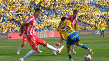 César Montes permanecerá en Almería pese a ofertas de la Liga MX