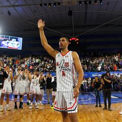 Gustavo Ayón vence al tiempo
