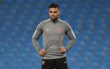 Falcao entrena en Manchester para el duelo de Champions