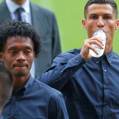 Allegri pone en duda la titularidad de Cuadrado