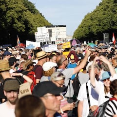 Irresponsabilidad en Berlín: 15.000 personas se manifiestan sin mascarillas ni distancia