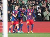 SANTANDER, 15/01/2026.- Los jugadores del Barcelona celebran el primer gol del equipo en el partido de octavos de final de Copa del Rey que Racing de Santander y FC Barcelona disputan este jueves en El Sardinero, en la capital cántabra. EFE/Pedro Puente Hoyos