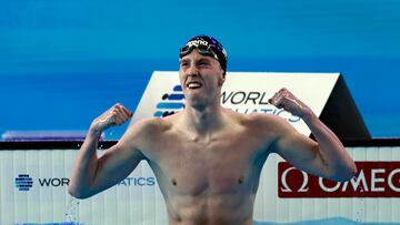 Swimming - World Aquatics Championships - Aspire Dome, Doha, Qatar - February 14, 2024 Ireland's Daniel Wiffen celebrates winning the men 800m freestyle final REUTERS/Clodagh Kilcoyne