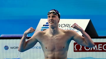 Swimming - World Aquatics Championships - Aspire Dome, Doha, Qatar - February 14, 2024 Ireland's Daniel Wiffen celebrates winning the men 800m freestyle final REUTERS/Clodagh Kilcoyne