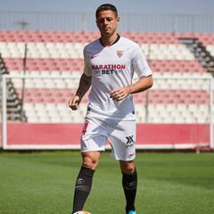 Así llegó Chicharito a su nueva casa para enfrentar a su ex