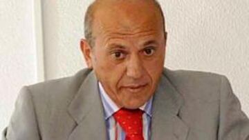 El presidente del Sevilla FC, José María del Nido, afirmó que si el club nervionense "juega el lunes, el Real Madrid y el Barça también", de acuerdo a la fijación de los horarios de los partidos para la próxima temporada.