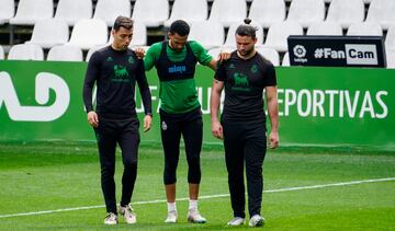 Jordi Mboula, del Racing, lesionado en un entrenamiento en El Sardinero.