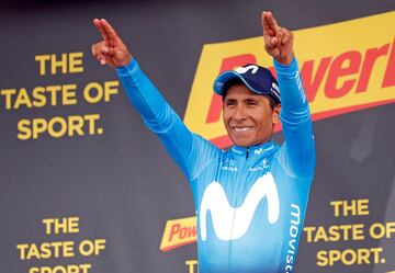 Nairo Quintana en el podio celebrando su victoria en la 17? etapa del Tour de Francia.