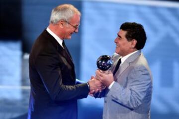 Maradona entrega el Premio ‘The Best’ a Claudio Ranieri como Mejor e
Entrenador.