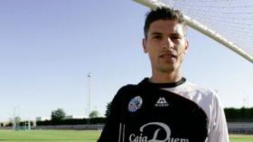 <b>TITULAR. </b>Salva Sevilla arrastra molestias, pero será titular en la 'final' ante el Betis.