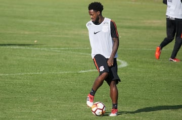 Corinthians ya se adapta a la altura de Bogotá