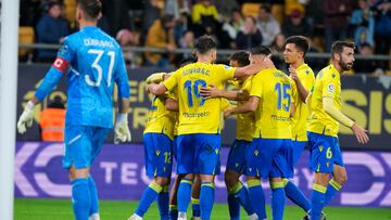 El Cádiz logra una victoria de nivel ante el Manchester United