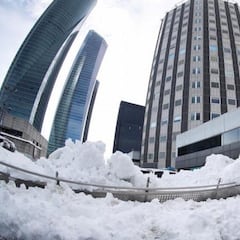 Impactantes escenas en una sala COVID del Hospital de La Paz