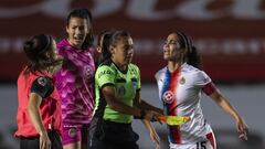 La frustraci&oacute;n se desbord&oacute; en la capitana de Chivas, Carolina Jaramillo, luego de que su equipo dejara escapar una ventaja de tres goles y se tuviera que conformar con el empate.