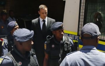 Oscar Pistorius fue condenado a cinco años de cárcel por el asesinato de su novia.