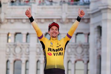 Eslovenia también empata a victorias con Alemania y Reino Unido. La estrella de este país es Primoz Roglic, uno de los grandes favoritos para ganar la Vuelta. Lo ha logrado tres veces consecutivas (2019, 2020 y 2021) con el equipo de Jumbo. Con esta gesta, Roglic ha conseguido igualar a Tony Rominger en la Vuelta a España, quien también logró vencer tres veces de forma consecutiva. Además, tiene un total de 9 victorias de etapa.