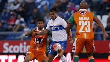 Futbol, Universidad Catolica v Cobresal, segunda fecha Campeonato Apertura 2016-2017.
 El jugador de Universidad Catolica Enzo Kalinski ,c, controla la pelota durante el partido de primera division disputado contra Cobresal en el estadio San Carlos de Apoquindo en Santiago, Chile.
 30/07/2016 
 Martin Thomas/Photosport******** 
 Football, Universidad Catolica v Cobresal, Second date Aperture Champioship 2016-2017.
 Universidad Catolica&#039;s player Enzo Kalinski ,c, controls the ball during the first division football match played against Cobresal at the San Carlos de Apoquindo stadium in Santiago, Chile.
 30/07/2016
 Martin Thomas/Photosport