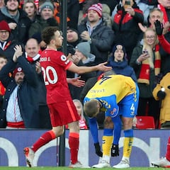 Liverpool run riot, thumping four past Southampton