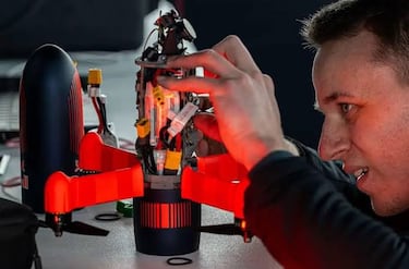 Red Bull utilizó el dron más rápido del mundo para grabar a Verstappen: 350km/h y 3 minutos de batería