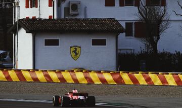 Carlos Sainz inicia este miércoles en la pista su etapa en Maranello su test en el circuito de Fiorano pilotando el SF71H de 2018.