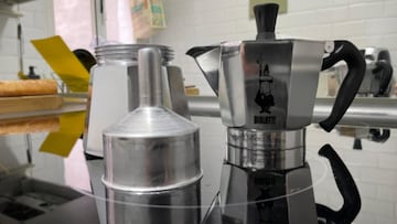 Cafetera italiana Bialetti Moka Express con capacidad para 6 tazas en Amazon