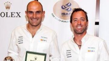 Iker y Xabi reciben su galardón ocho meses después