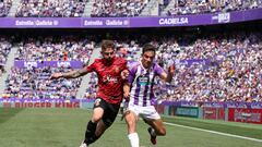 VALLADOLID, SPAIN - APRIL 09: Pablo Maffeo of RCD Mallorca battles for possession with Lucas Rosa of Real Valladolid CF during the LaLiga Santander match between Real Valladolid CF and RCD Mallorca at Estadio Municipal Jose Zorrilla on April 09, 2023 in Valladolid, Spain. (Photo by Gonzalo Arroyo Moreno/Getty Images)