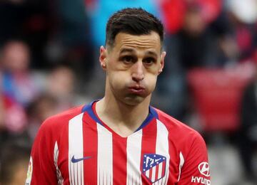 Poco protagonismo para el tercer punta de la plantilla. El Atlético escuchará ofertas por el croata, que suma cuatro goles desde su llegada al club el pasado verano. En enero Simeone decidió que siguiese en el equipo.