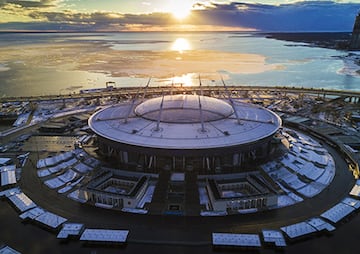 El estadio más grande de la Copa Confederaciones con poco más de 68 mil espectadores. Se construyó especialmente para el torneo y su forma imita a la de una nave espacial. Tiene una cubierta retráctil que permitirá mantener una temperatura adecuada.