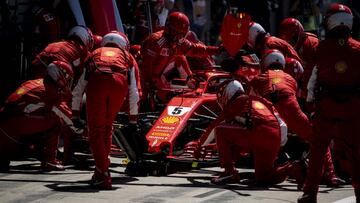 El Ferrari de Vettel, en Silverstone. 
