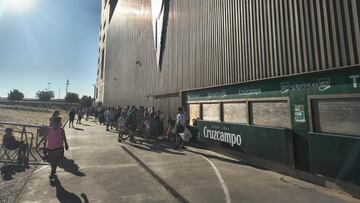 La cola en las inmediaciones de El Arcángel