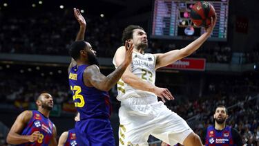 Sergio Llull supera a Delaney enla final de la Supercopa.