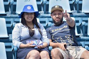 Así se vivió el partido entre cementeros y felinos. Checa las mejores imágenes de los aficionados de ambos equipos